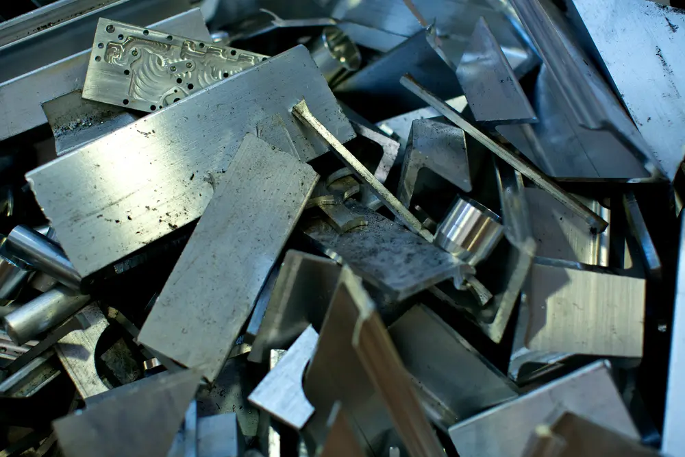 Nonferrous metal scrap including aluminum pieces