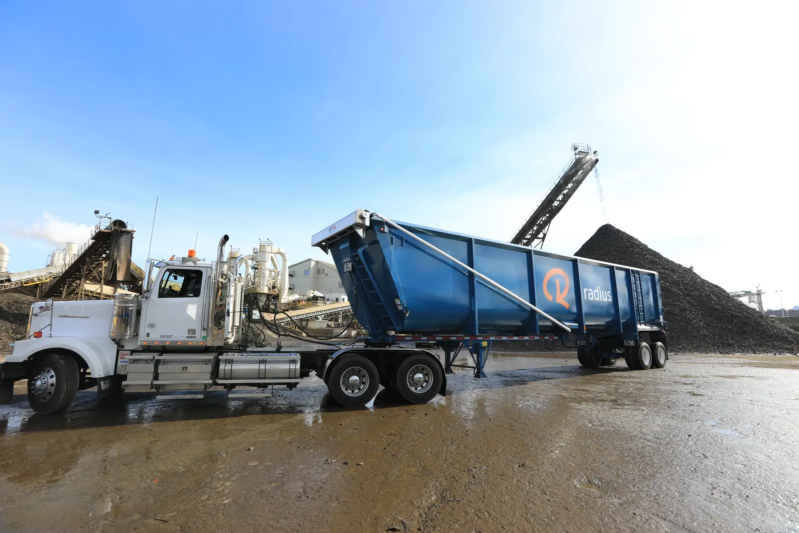 Scrap metal transportation using roll-off trailer